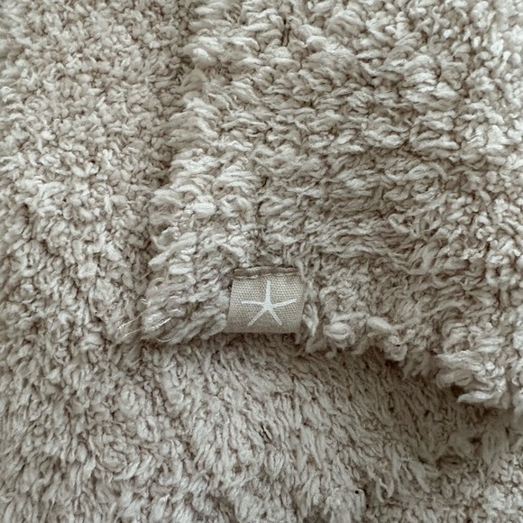 Barefoot Dreams CozyChic® Wearable Blanket Wrap Throw - Picture 8 of 8